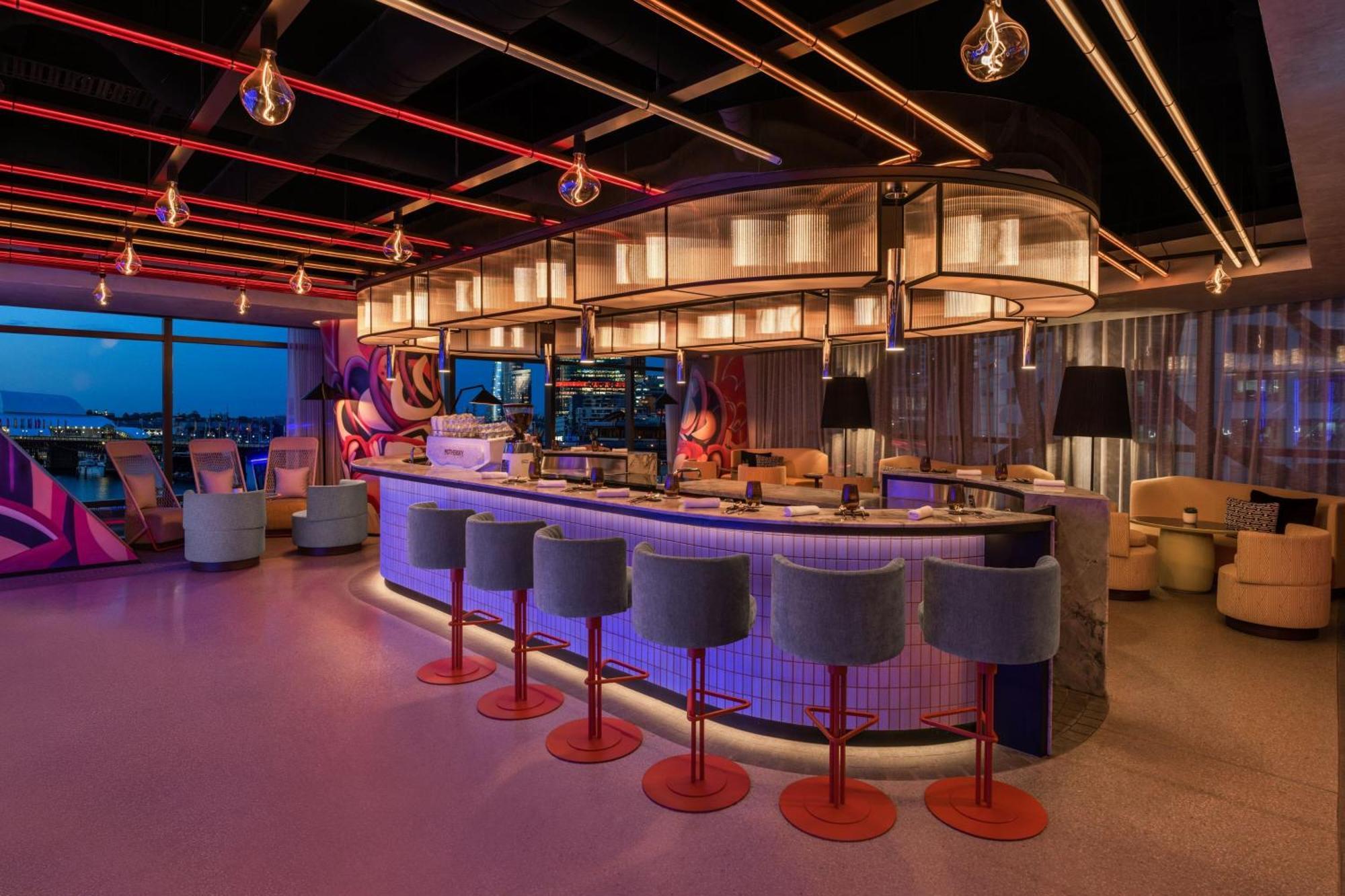 ホテル W シドニー エクステリア 写真 The bar at the 101 Skybar